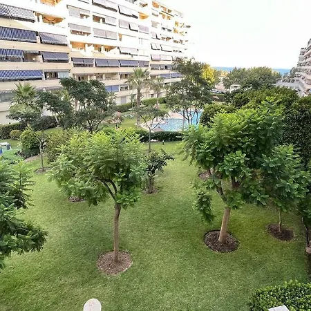 Marbella Piso En Casco Junto A Playa Piscina In Summer Season Exterior photo